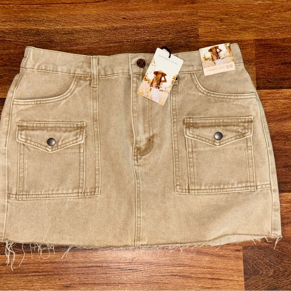 Chic Tan Mini Skirt with Sleek Design